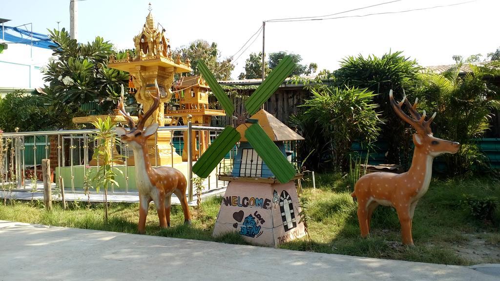 Rueangsrisiri Guesthouse 2 Sukhothai Buitenkant foto